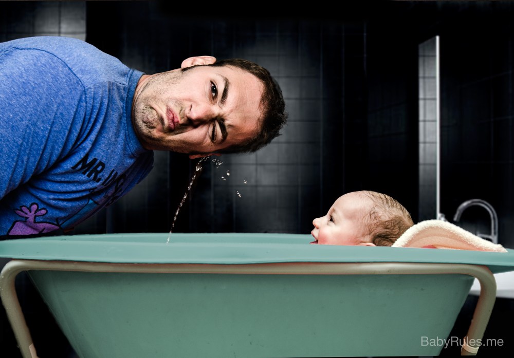 Baby pees on daddy in the bath